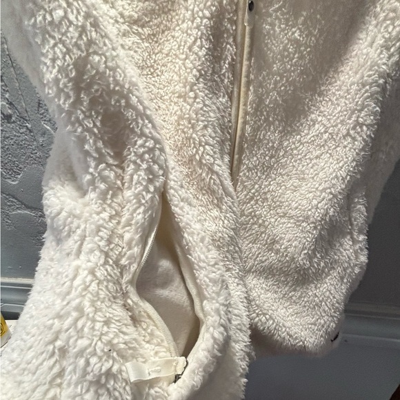 Free Country Ivory Sherpa Vest - Picture 6 of 9